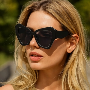 Occhiali da sole cat-eye oversize da donna neri con montatura geometrica e stile unico