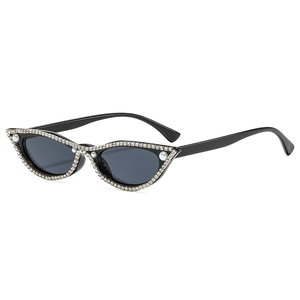 Lunettes de soleil œil de chat noires pour femmes avec strass et perles chic