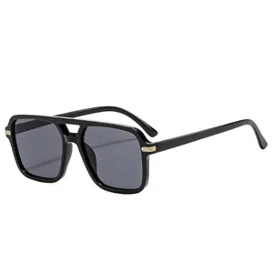 Lunettes de soleil rétro à double pont avec monture carrée noire et verres gris foncé