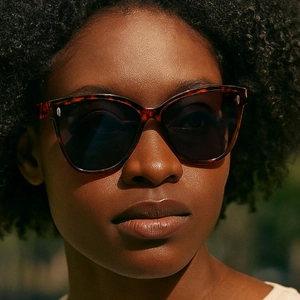 Y2K vintage square tortoise shell cat-eye sunglasses with dark protective lenses