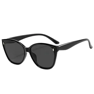 Chic Y2K retro square frame sunglasses for women with glossy black finish and UV protection