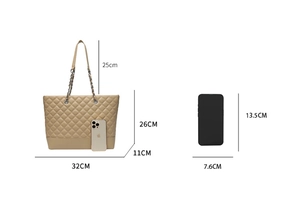 Detailed size specifications of the beige quilted tote bag with chain strap dimensions