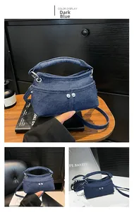 Dettaglio mini borsa denim blu scuro con bottoni argento e manici robusti