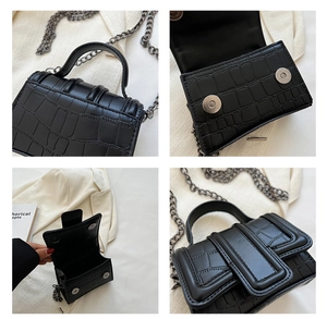 Détails d'un mini sac en cuir synthétique avec texture crocodile et bandoulière chaîne