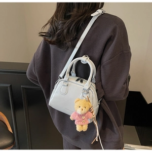 Elegante borsa a tracolla Boston da donna con simpatico ciondolo a forma di orsetto borsa casual