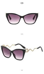 Détail de lunettes de soleil œil de chat avec branches serpent dorées et verres dégradés