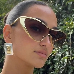 Fashion shield sunglasses with gold metal frame and gradient lenses for a luxury outdoor look