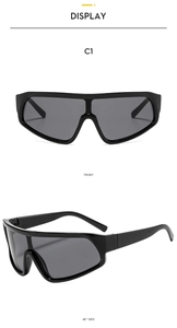 Vues de face et de profil à 45 degrés de lunettes de soleil de sport noires futuristes