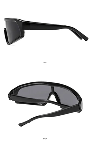Vues latérale et arrière de lunettes de soleil de sport oversize en noir brillant
