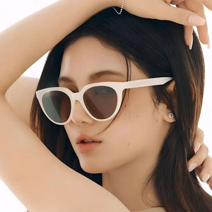 Fashion cat-eye sunglasses with white wide frame and dark lenses worn by a model