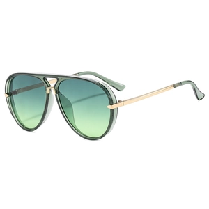 Fashionable aviator sunglasses with green gradient lenses and gold double-bridge metal frame