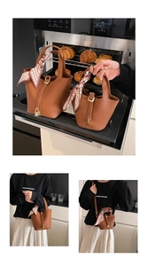 Braune Beuteltasche aus Leder mit Kieselprägung, Vorhängeschloss und Seidenschal-Detail
