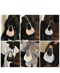 Guide de style pour sacs demi-lune à nœud en rose noir et blanc portés en bandoulière