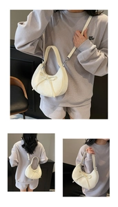 Détails du sac demi-lune crème avec nœud élégant et bandoulière en cuir ajustable
