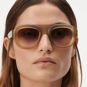 Fashion oversized pilot sunglasses with translucent amber frames and gradient brown lenses