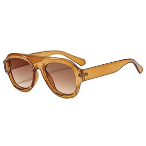 Retro oversized tortoiseshell aviator sunglasses with brown gradient lenses for sun protection