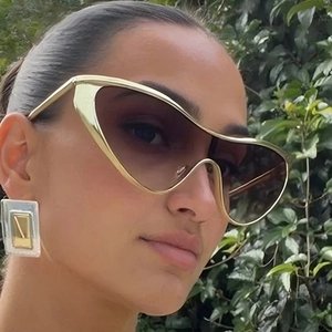 Fashionable oversized metal cat eye sunglasses with brown gradient lenses for women