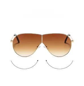 Détails de lunettes aviateur avec monture dorée et verres dégradés marron