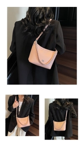 Schicke rosa Leder Umhängetasche für Damen, trendige Ketten Beuteltasche für den Alltag.