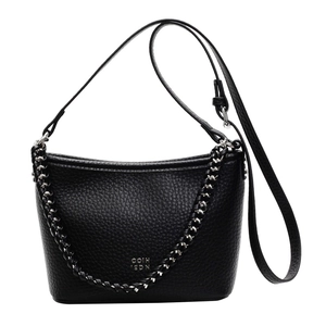 Schwarze Leder-Eimer Tasche für Damen, stilvolle Umhängetasche mit Kettendetail und Riemen.