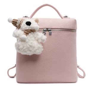 Bolso de mano y mochila de cuero rosa granulado con colgante de oso decorativo