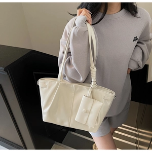 Cremefarbene große Pendler-Schultertasche mit passender Mini-Tasche