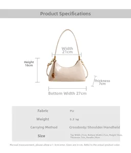 Detaillierte Größenangaben für eine Hobo-Tasche aus cremefarbenem PU-Leder mit Merkmalen