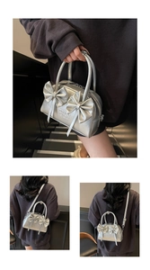 Détails du sac Boston argenté avec nœuds décoratifs et bandoulière réglable