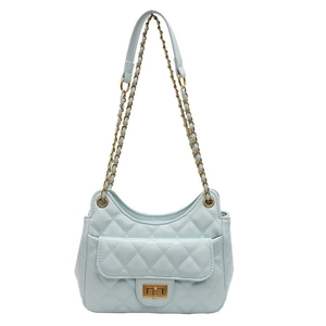 Borsa a spalla trapuntata azzurro chiaro con catena dorata e chiusura a girello per donna