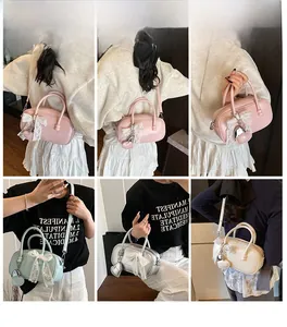 Détails des sacs à main en rose, bleu, argent et blanc avec nœuds en dentelle élégants