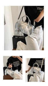 Sac bowling argenté avec breloque cœur et détail de nœud en dentelle blanche