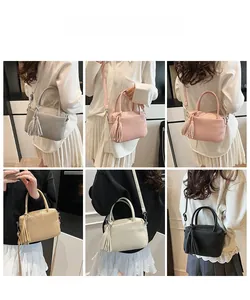 Vues multiples de sacs à main plissés avec glands en gris, rose et noir chic