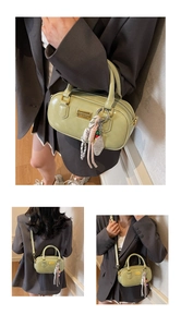 Detailansicht der hellgrünen Zylindertasche mit Metallplakette und Webseil-Anhänger