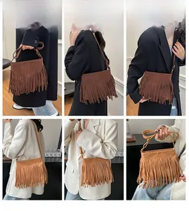 Détails du sac seau en daim rétro avec de longues franges en marron et beige