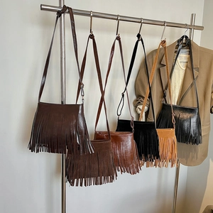 Sacs bandoulière bohèmes à franges en similicuir vintage, divers coloris rétro