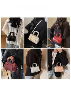 Sacs mini Boston en cinq couleurs portés avec diverses tenues et styles polyvalents