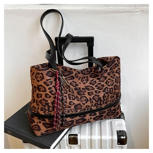 Sac Fourre-tout de Grande Capacité en Velours pour Femmes Imprimé Léopard Couleur Unie Sac à Épaule avec Gland Décoratif Élégant