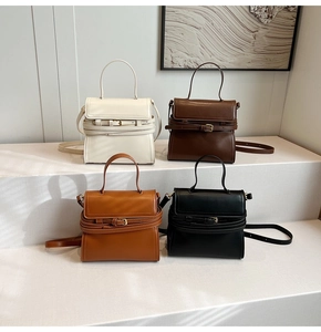 Sacs à main chic pour femmes en blanc crème, marron, caramel et noir classique