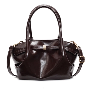 Sac fourre-tout chic en cuir marron foncé brillant avec finitions dorées
