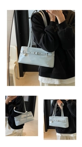 Détails du sac sous le bras bleu clair brillant avec pendentif cœur et boucle argentée