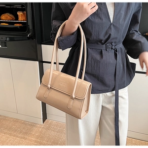 Detail of beige glossy leather underarm bag with thin straps and MUHETI SHI SHANG logo
