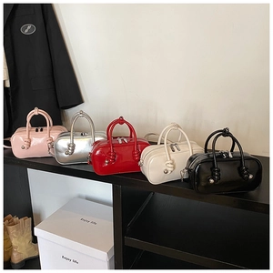 Sac Boston Femme Cuir PU Brillant Poignée À Nœud Décor Boule Métallique Sac Bandoulière Élégant Sac À Main Fermeture Éclair