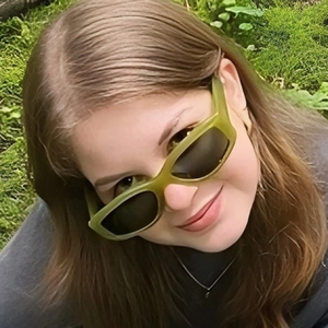 Trendy retro olive green rectangular sunglasses with dark lenses for men and women
