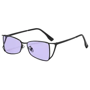 Lunettes de soleil à monture métallique avec verres violets et design œil-de-chat noir