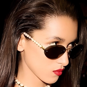 Lunettes de soleil ovales sans monture pour femmes avec branches ornées de perles dorées