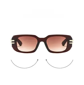 Detailaufnahme der quadratischen weinroten Sonnenbrille mit goldenen Metallakzenten