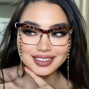Occhiali fashion semi-rimless cat-eye con montatura tartarugata e catenella dorata