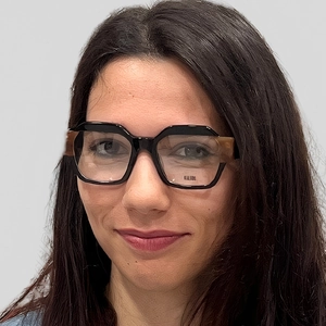 Front view of stylish polygon tortoiseshell and black sunglasses frame on a model