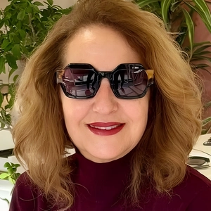 Fashionable oversized geometric sunglasses with black frame and golden metal accents