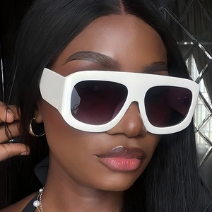 Modische Oversize-Sonnenbrille mit quadratischem weißem Rahmen und Verlaufgläsern